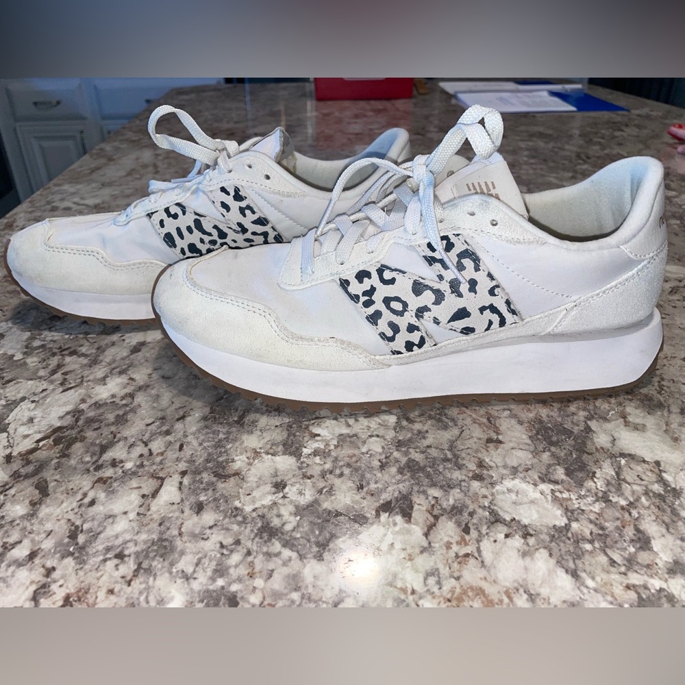 Women’s new balance sneakers